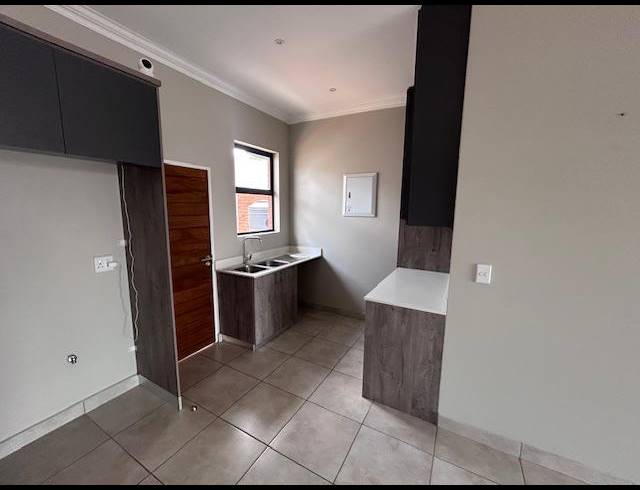 3 BEDROOM HOUSE FOR SALE IN SIX FOUNTAINS RESIDENTIAL ESTATE